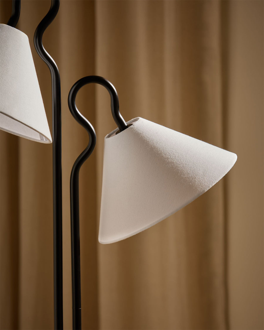 Viraoria zewnętrzna lampa stojąca