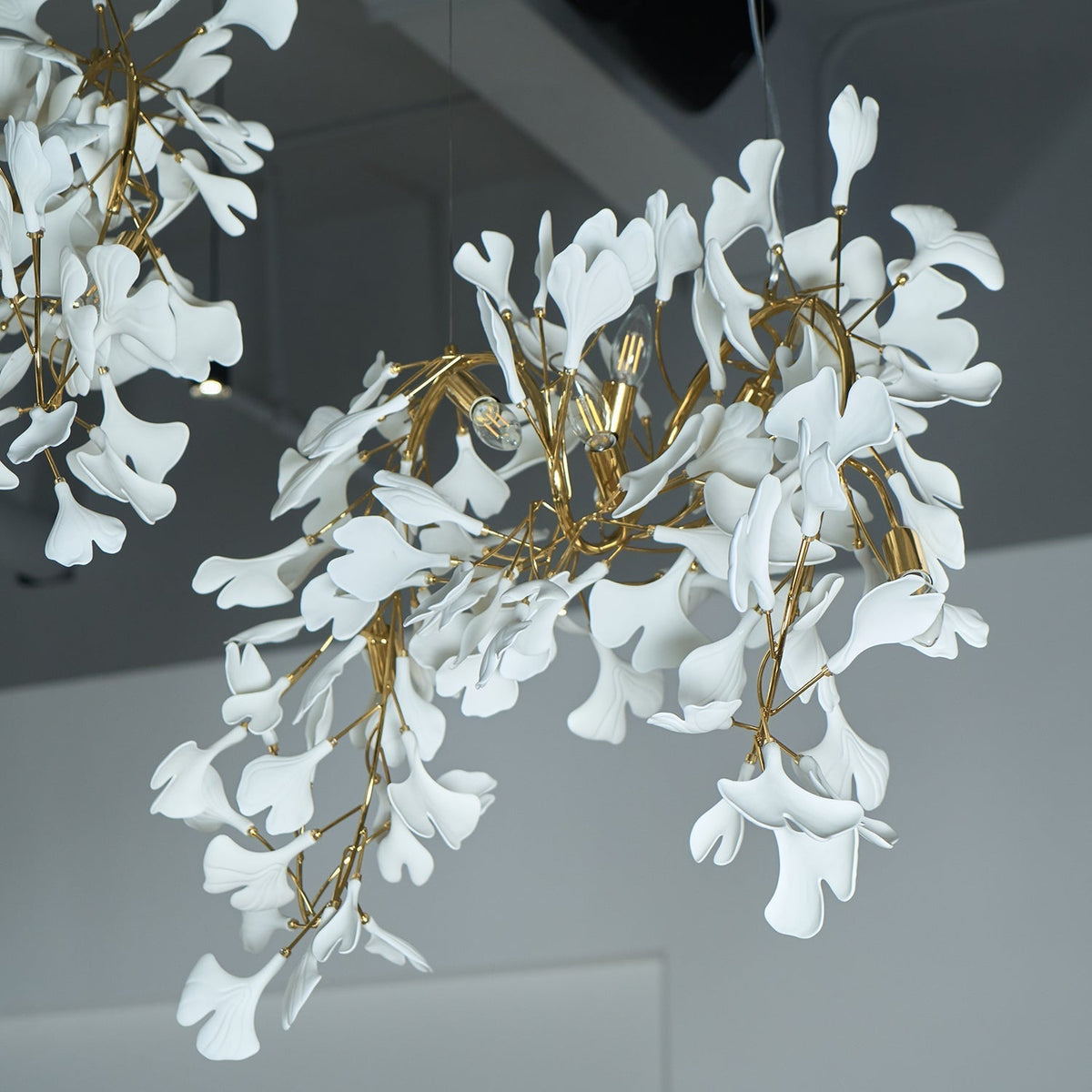 Ririxel żyrandol Gingko ceramiczne płatki złoto
