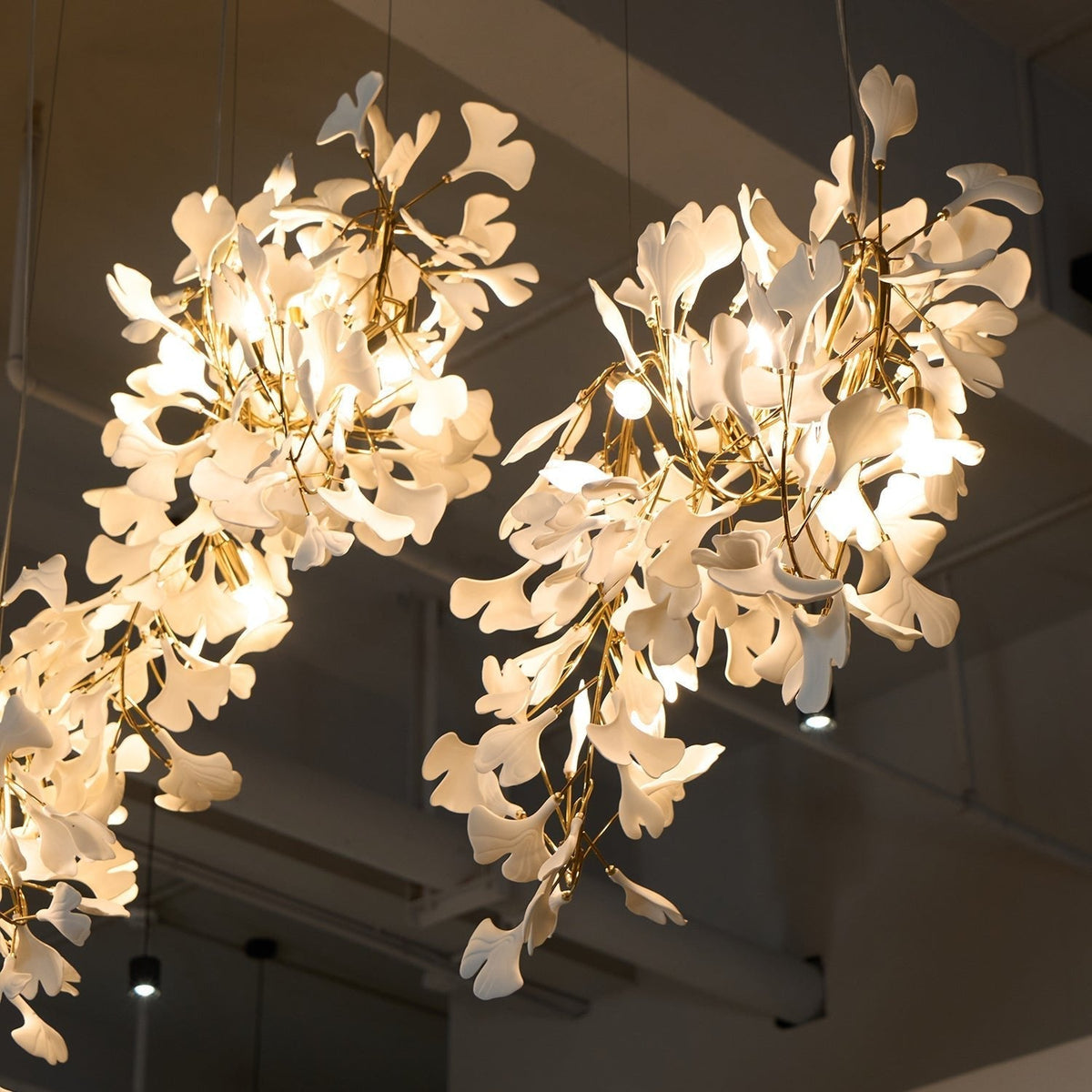 Ririxel żyrandol Gingko ceramiczne płatki złoto