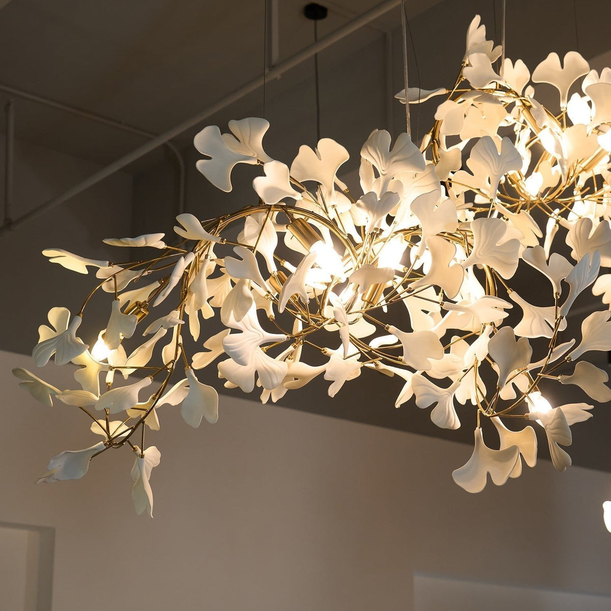Ririxel żyrandol Gingko ceramiczne płatki złoto