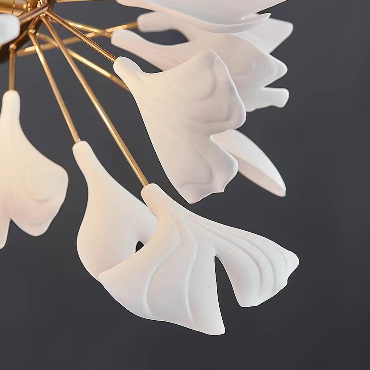 Rirove żyrandol Gingko z ceramiką Petals Gold