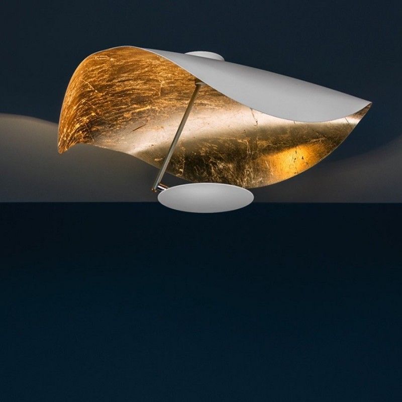 Lampa sufitowa Solara z wygiętym abażynem i złotym wnętrzem