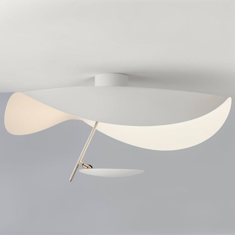 Lampa sufitowa Solara z wygiętym abażynem i złotym wnętrzem