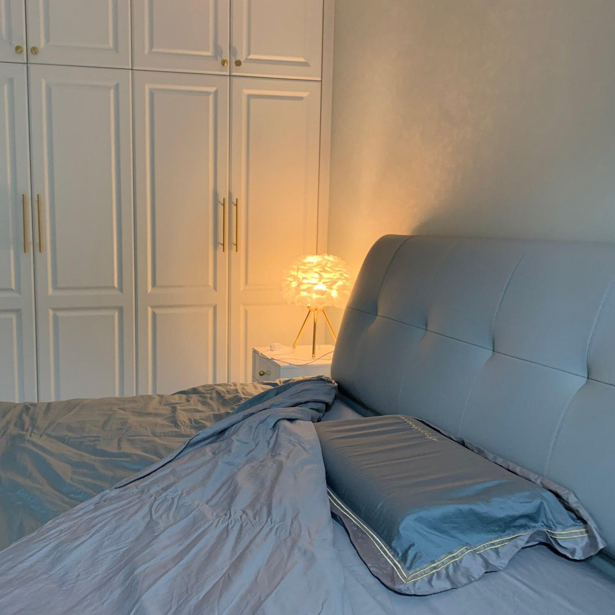 Nilo lampa stołowa ze szczegółami piórowymi w stylu damskim