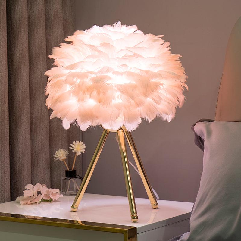 Nilo lampa stołowa ze szczegółami piórowymi w stylu damskim