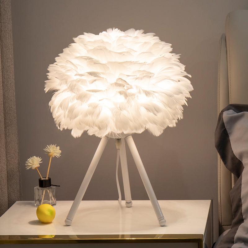 Nilo lampa stołowa ze szczegółami piórowymi w stylu damskim