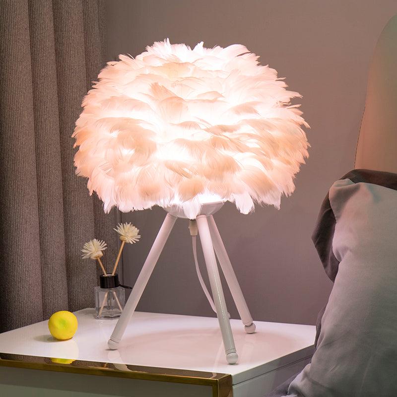 Nilo lampa stołowa ze szczegółami piórowymi w stylu damskim