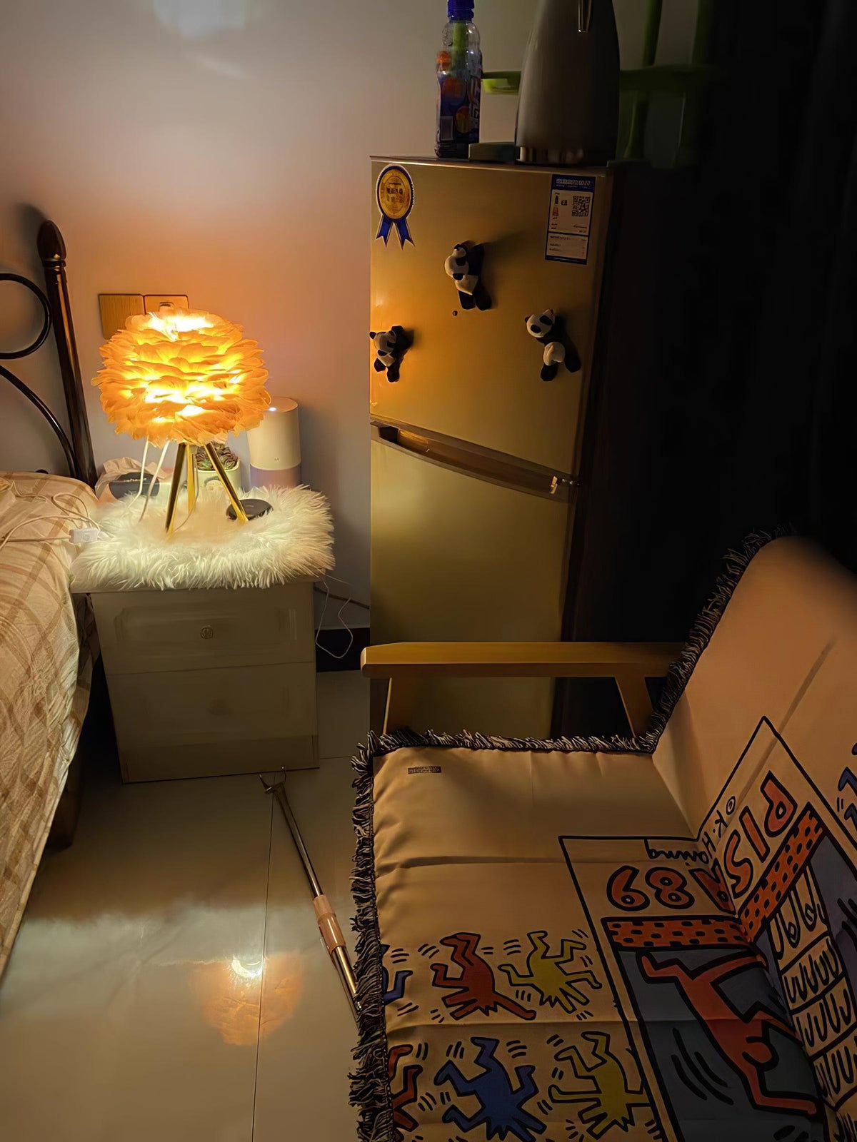 Nilo lampa stołowa ze szczegółami piórowymi w stylu damskim