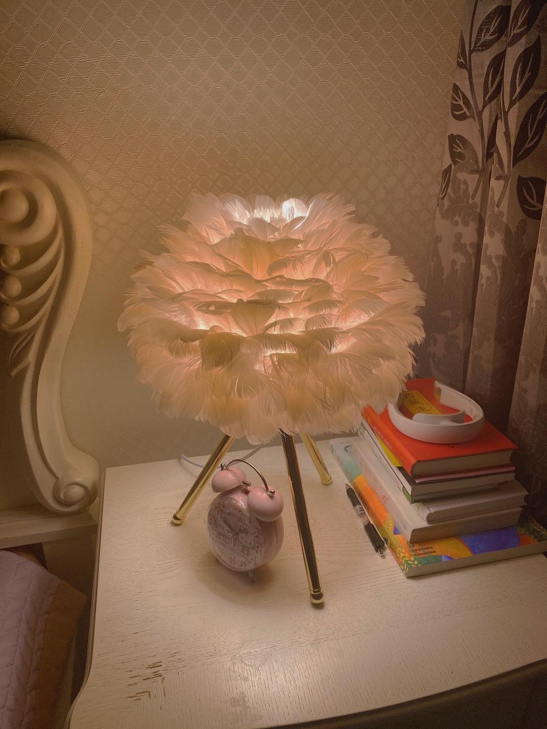Nilo lampa stołowa ze szczegółami piórowymi w stylu damskim