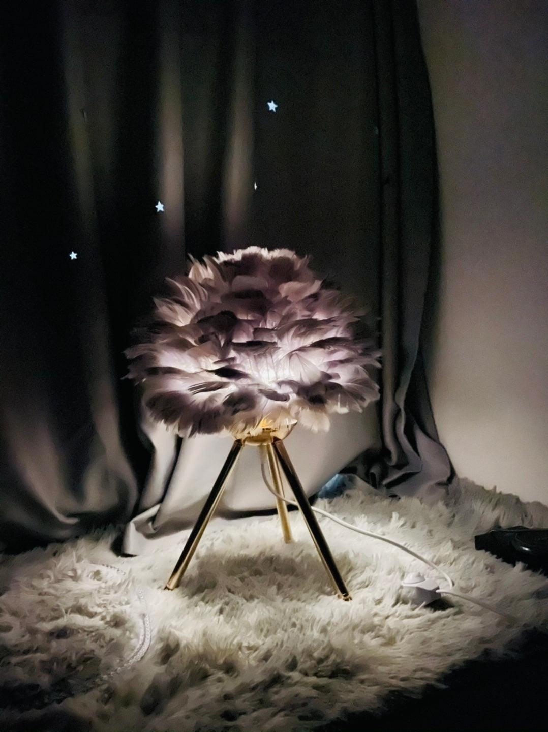Nilo lampa stołowa ze szczegółami piórowymi w stylu damskim