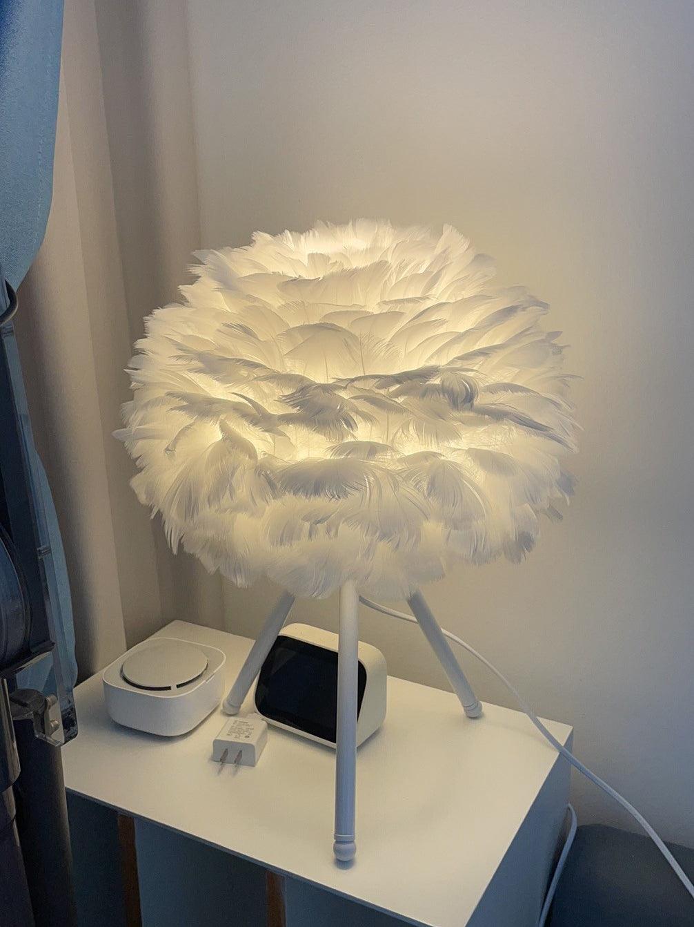 Nilo lampa stołowa ze szczegółami piórowymi w stylu damskim