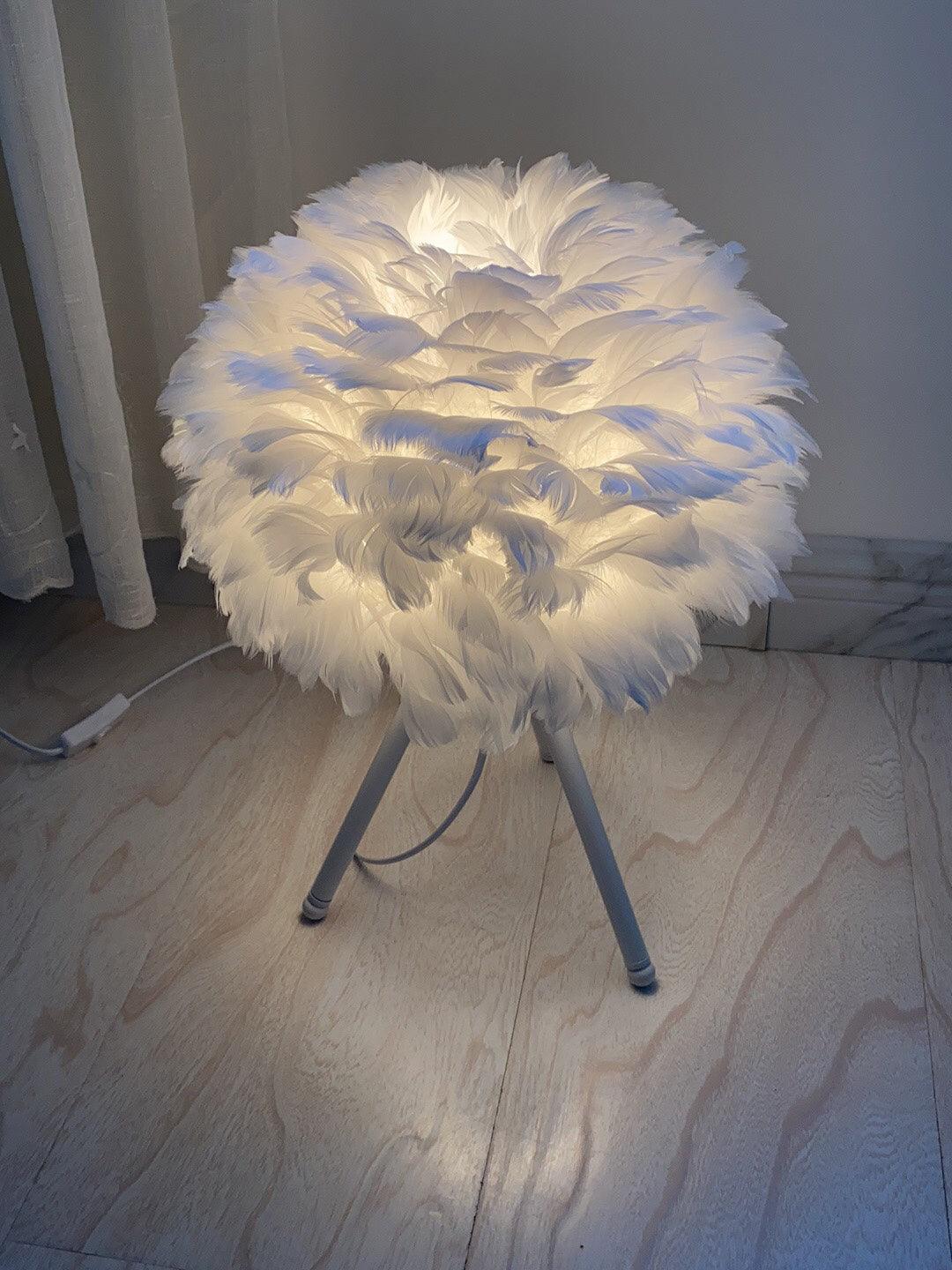 Nilo lampa stołowa ze szczegółami piórowymi w stylu damskim