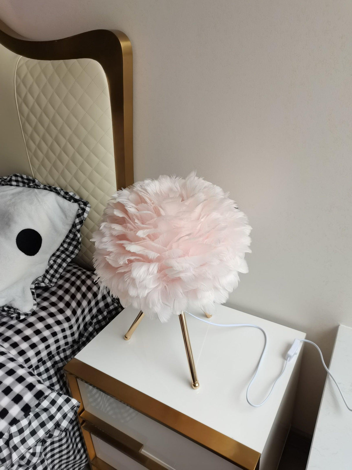 Nilo lampa stołowa ze szczegółami piórowymi w stylu damskim