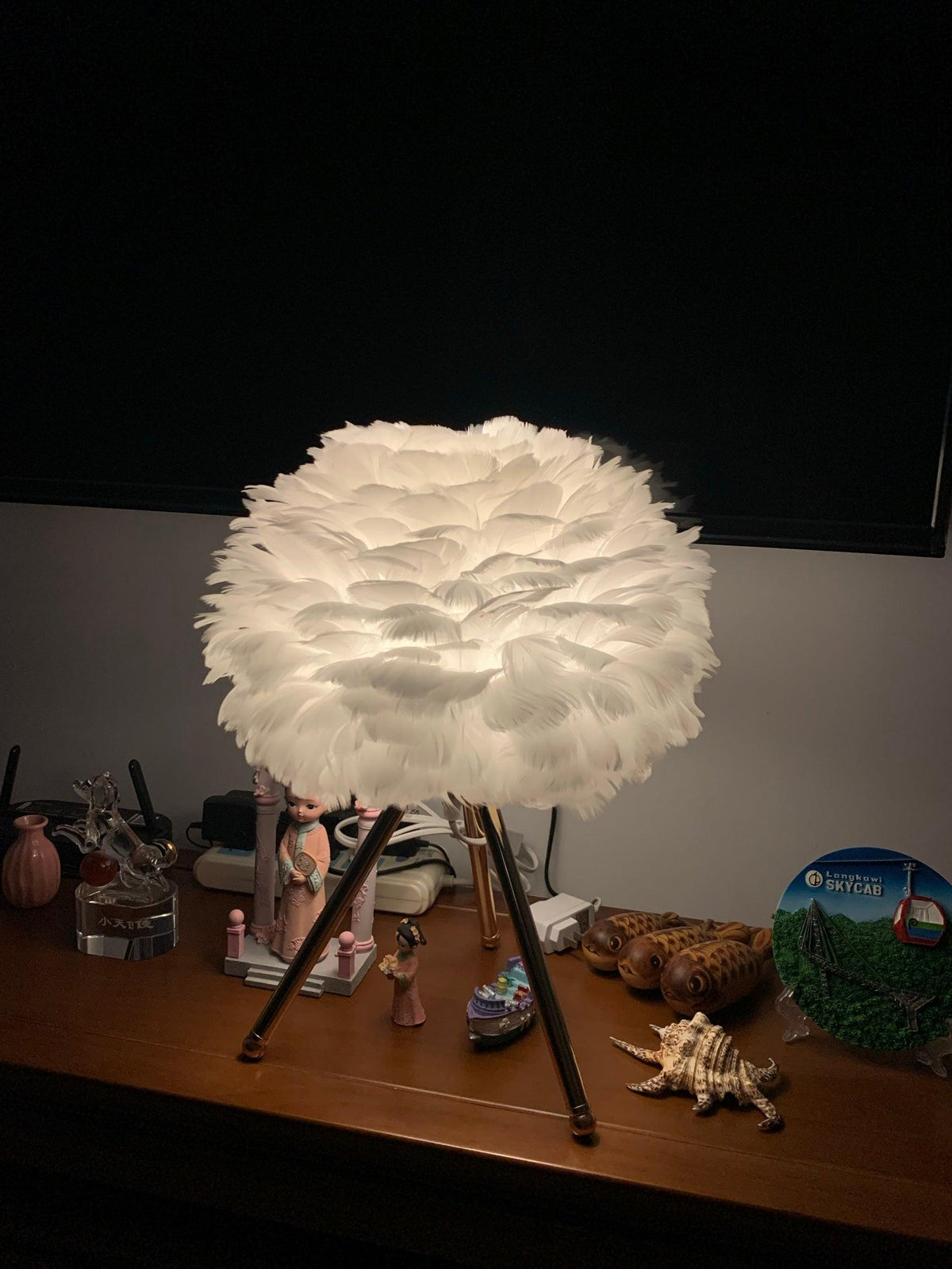 Nilo lampa stołowa ze szczegółami piórowymi w stylu damskim