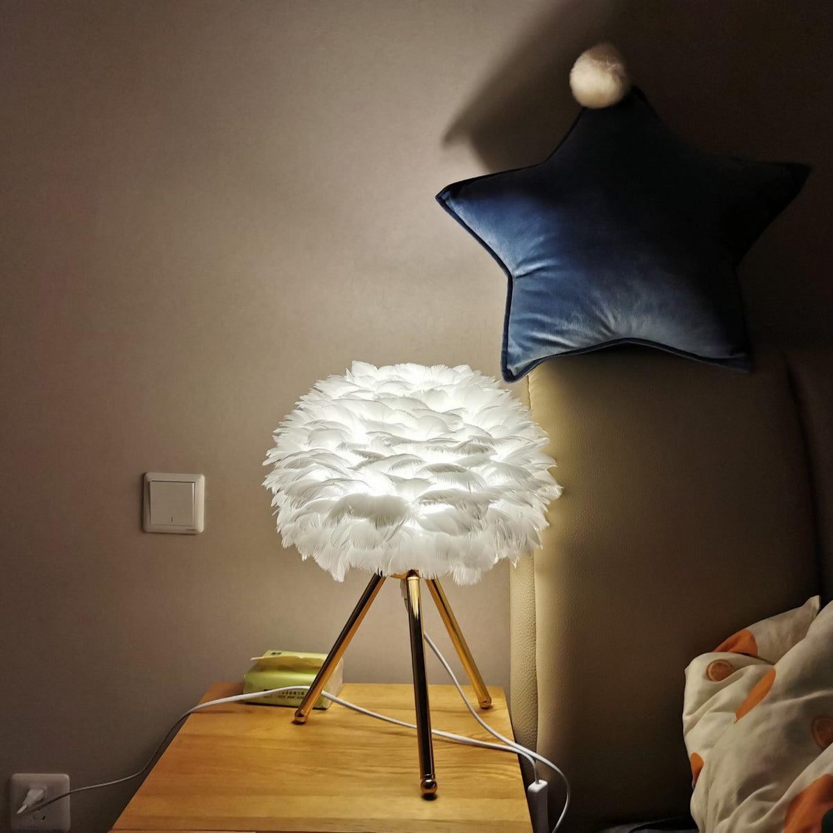 Nilo lampa stołowa ze szczegółami piórowymi w stylu damskim