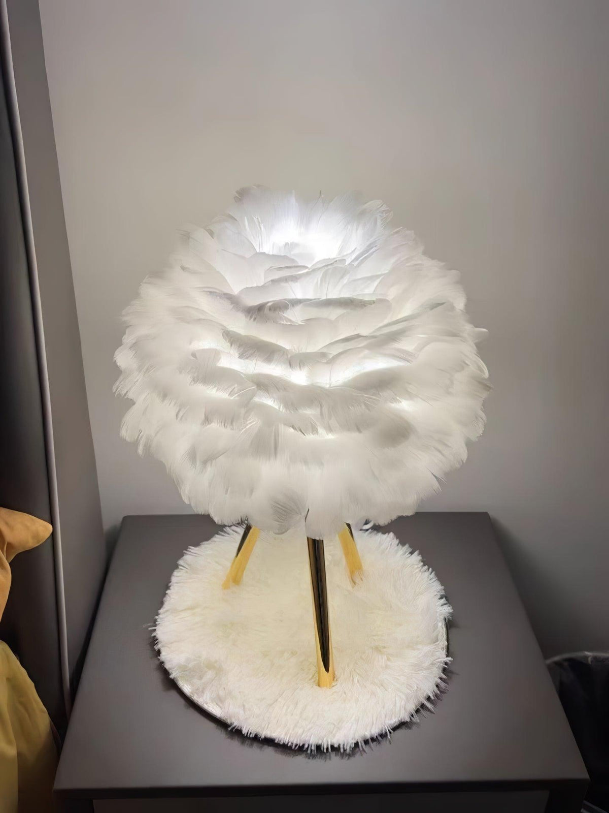 Nilo lampa stołowa ze szczegółami piórowymi w stylu damskim