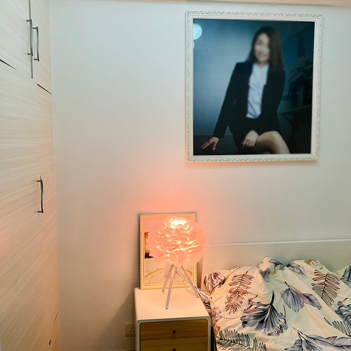 Nilo lampa stołowa ze szczegółami piórowymi w stylu damskim