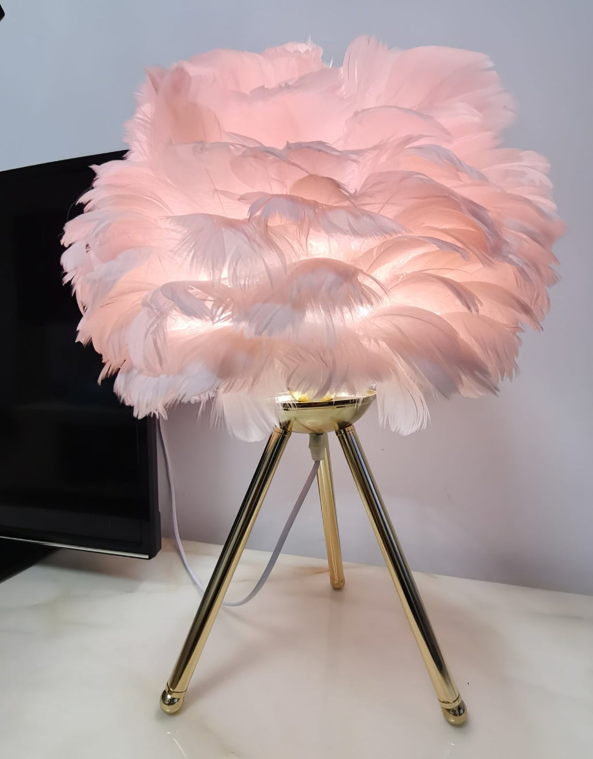 Nilo lampa stołowa ze szczegółami piórowymi w stylu damskim