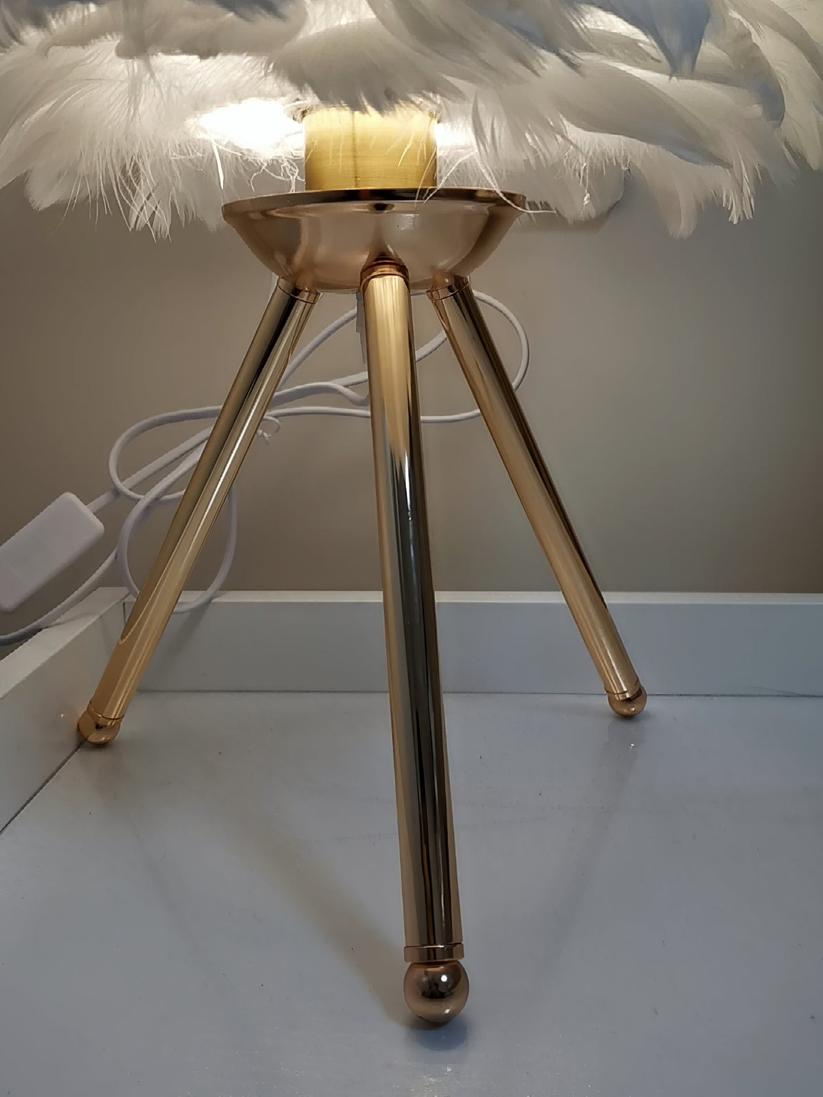 Nilo lampa stołowa ze szczegółami piórowymi w stylu damskim