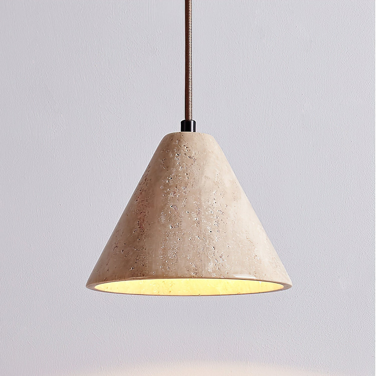 Cezoriel wisząca lampa stożkowa z travertynu