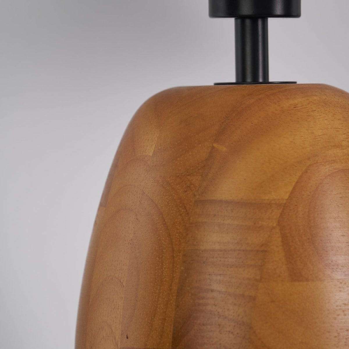 Lindenier drewniana lampa stołowa