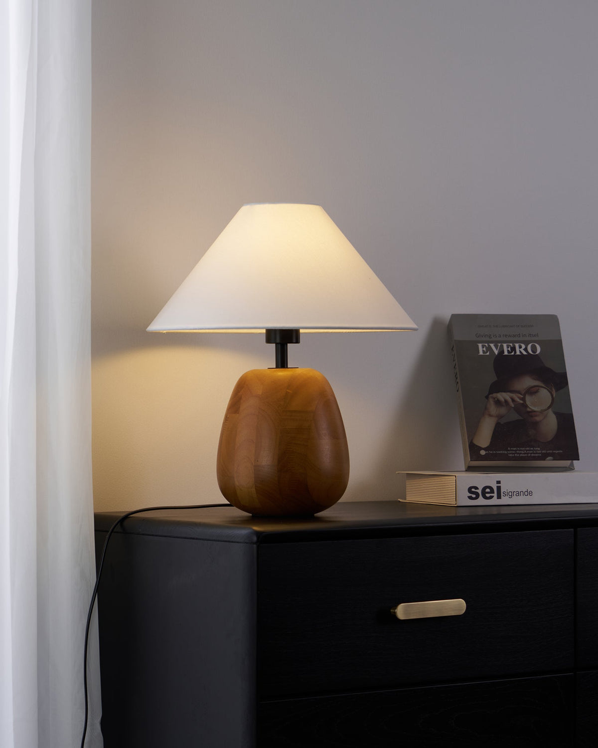 Lindenier drewniana lampa stołowa