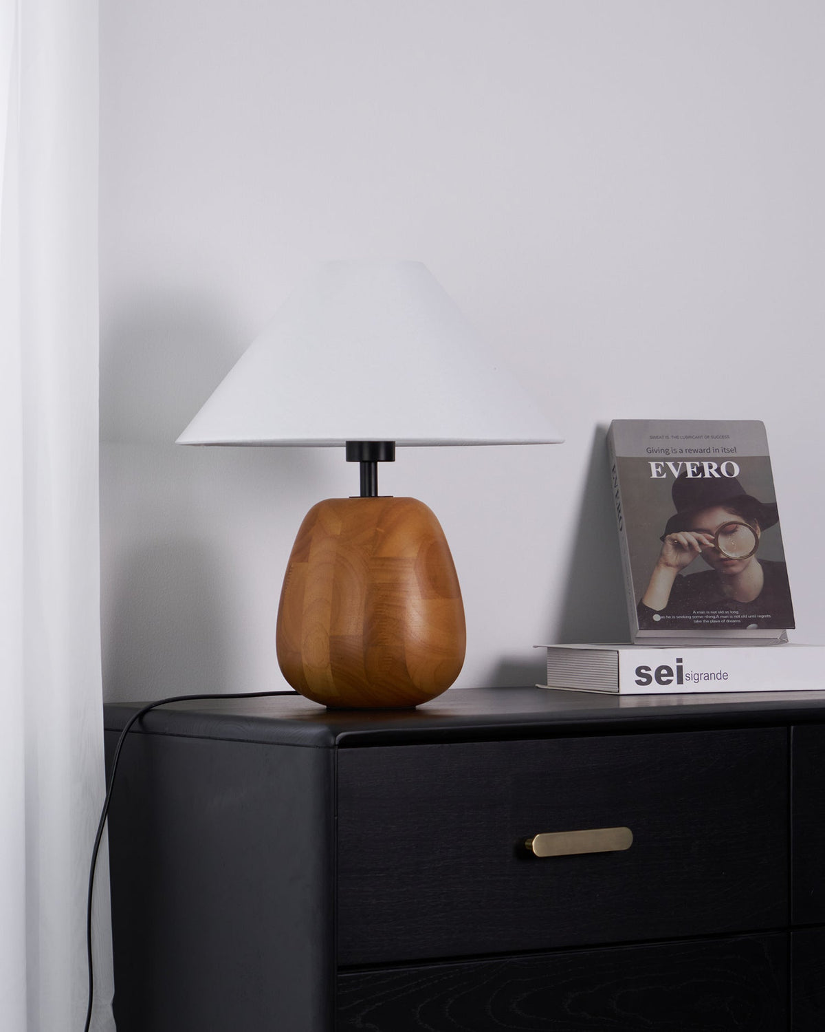 Lindenier drewniana lampa stołowa