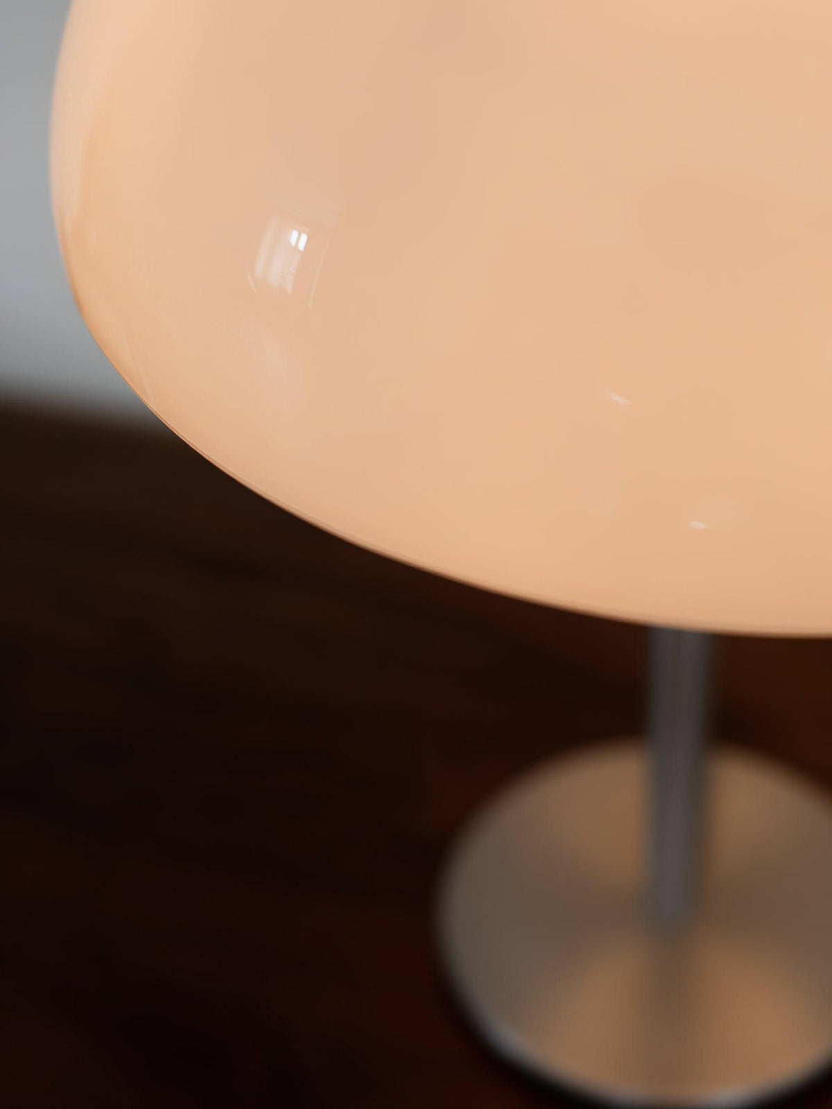 Nilten nowoczesna lampa stołowa ze szkła