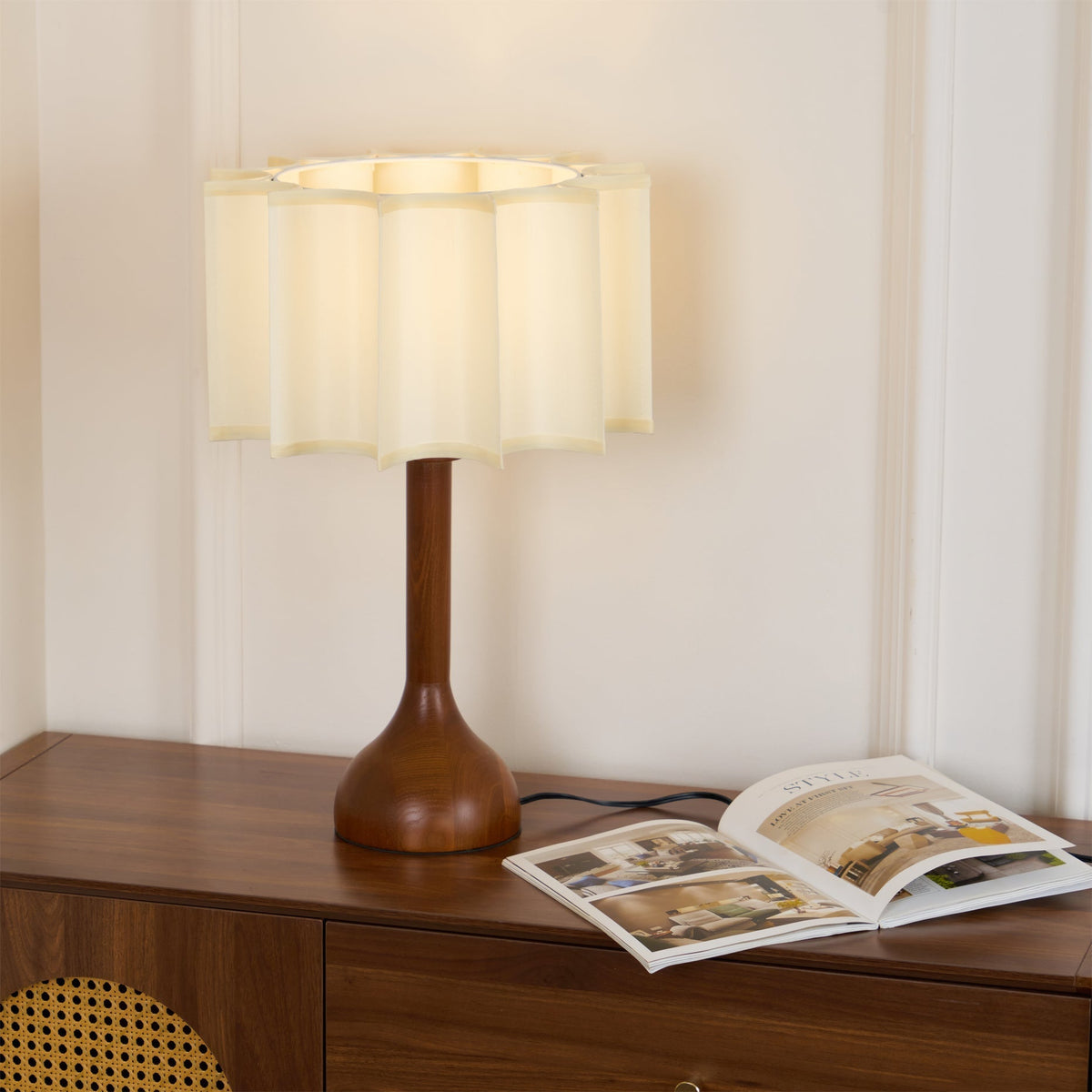 Livenq lampa stołowa retro z drewna i płótna