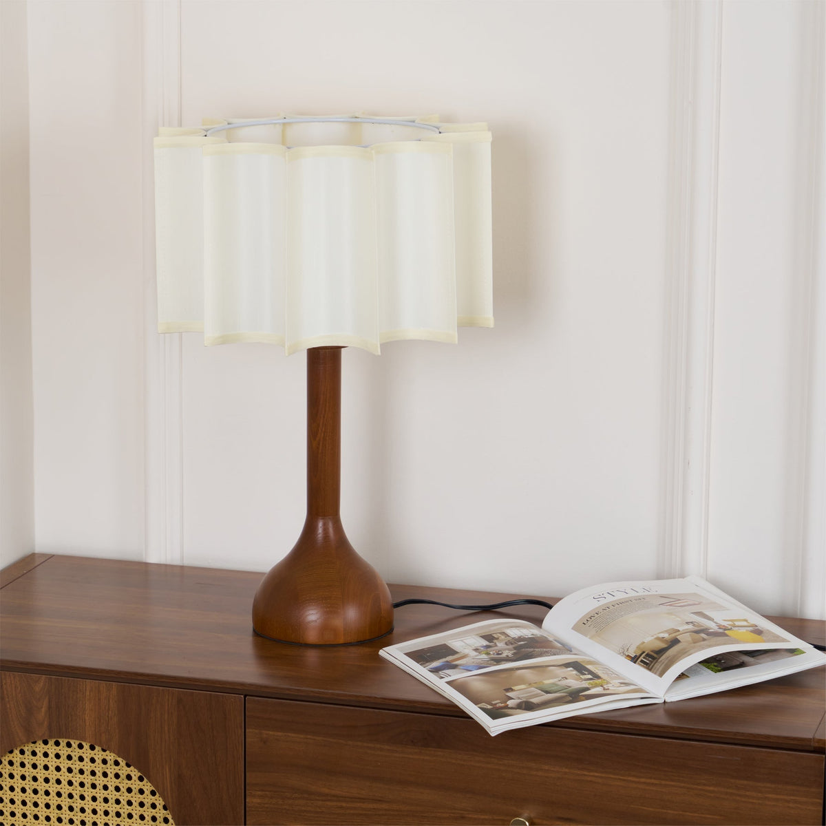 Livenq lampa stołowa retro z drewna i płótna