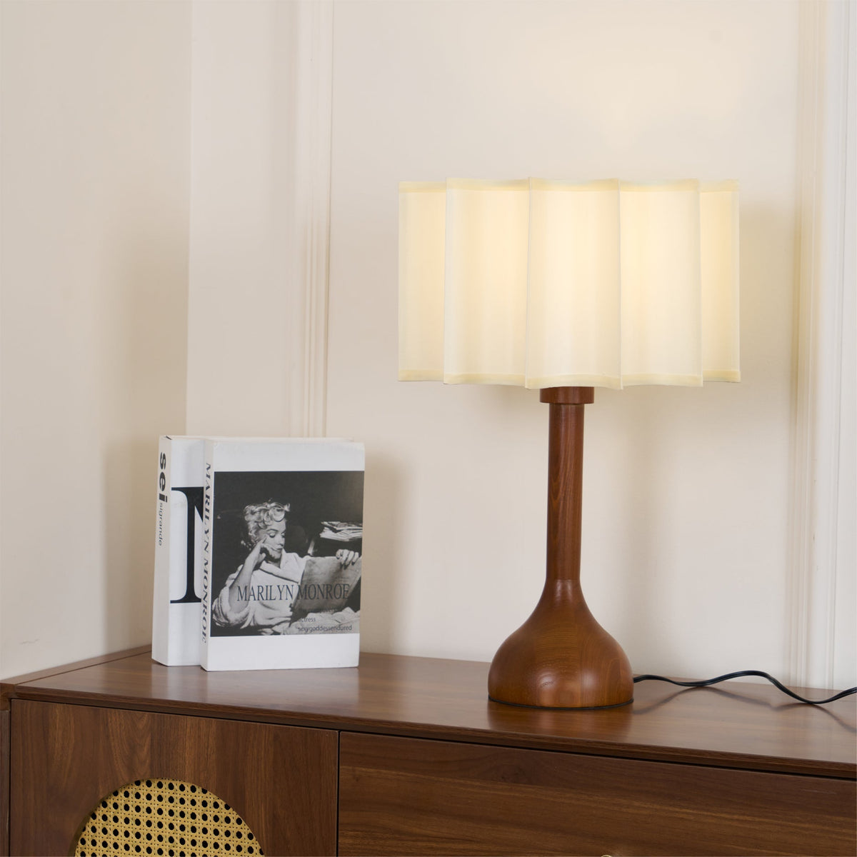 Livenq lampa stołowa retro z drewna i płótna