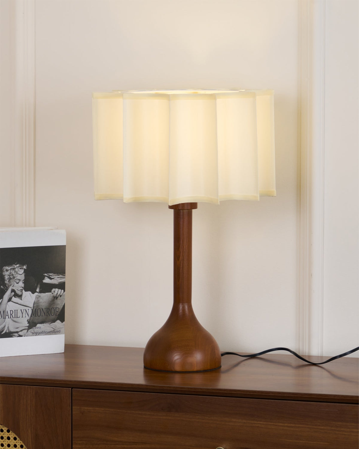 Livenq lampa stołowa retro z drewna i płótna