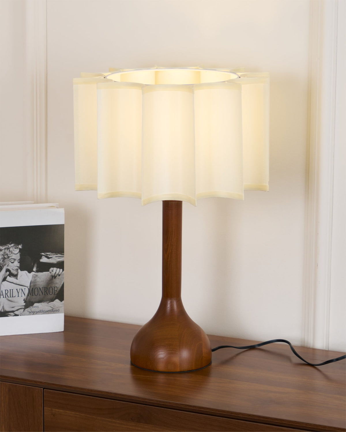 Livenq lampa stołowa retro z drewna i płótna