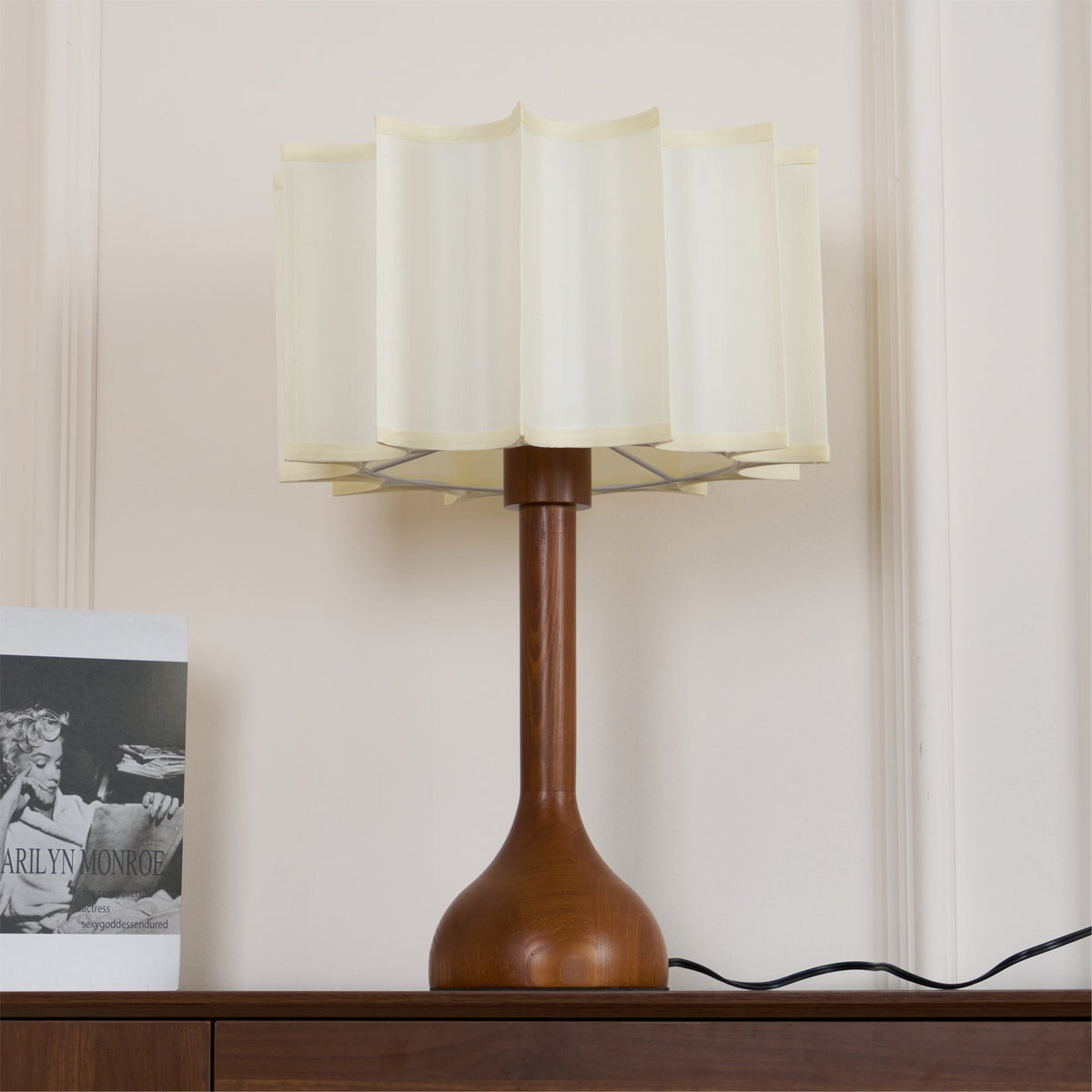 Livenq lampa stołowa retro z drewna i płótna