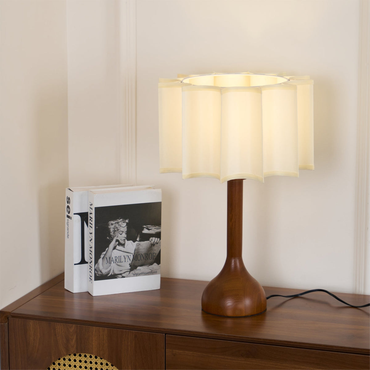 Livenq lampa stołowa retro z drewna i płótna