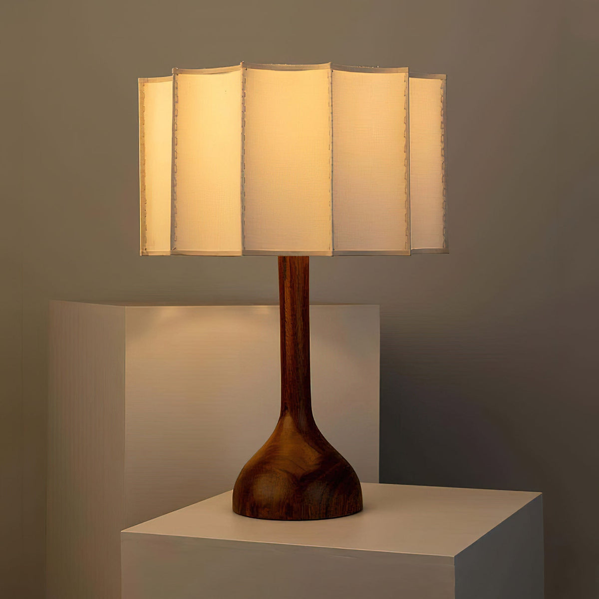 Livenq lampa stołowa retro z drewna i płótna