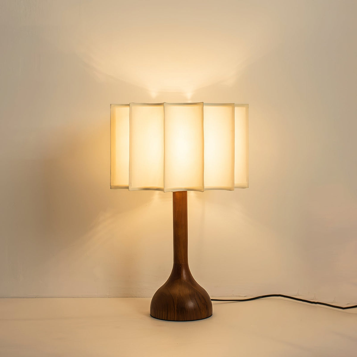 Livenq lampa stołowa retro z drewna i płótna