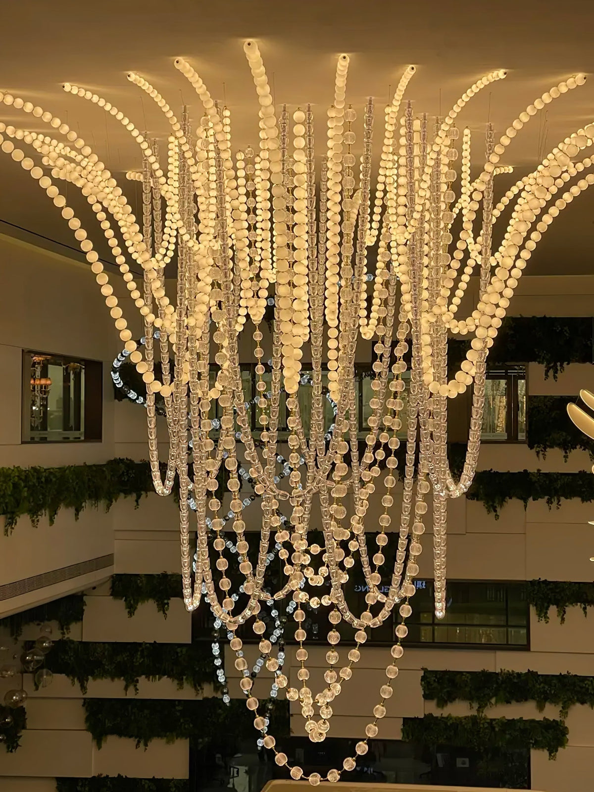 PearlCascade żyrandol ze szkła i kulek