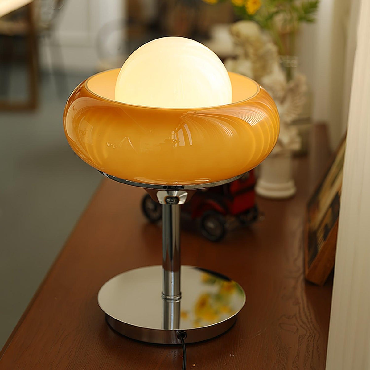 Solise lampa stołowa ze szkła w stylu retro