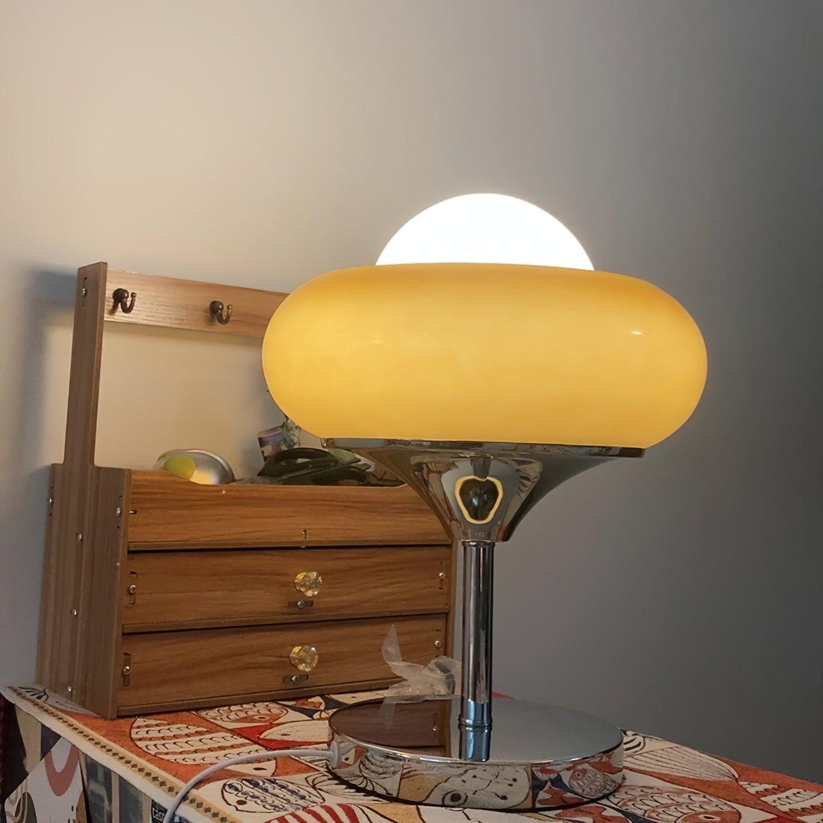 Solise lampa stołowa ze szkła w stylu retro