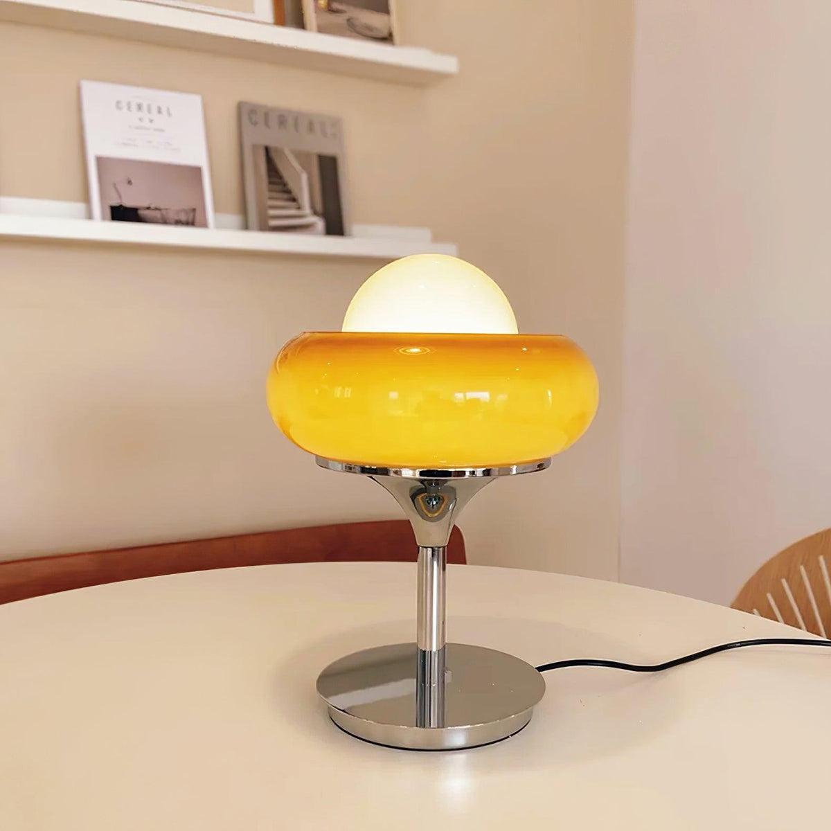 Solise lampa stołowa ze szkła w stylu retro