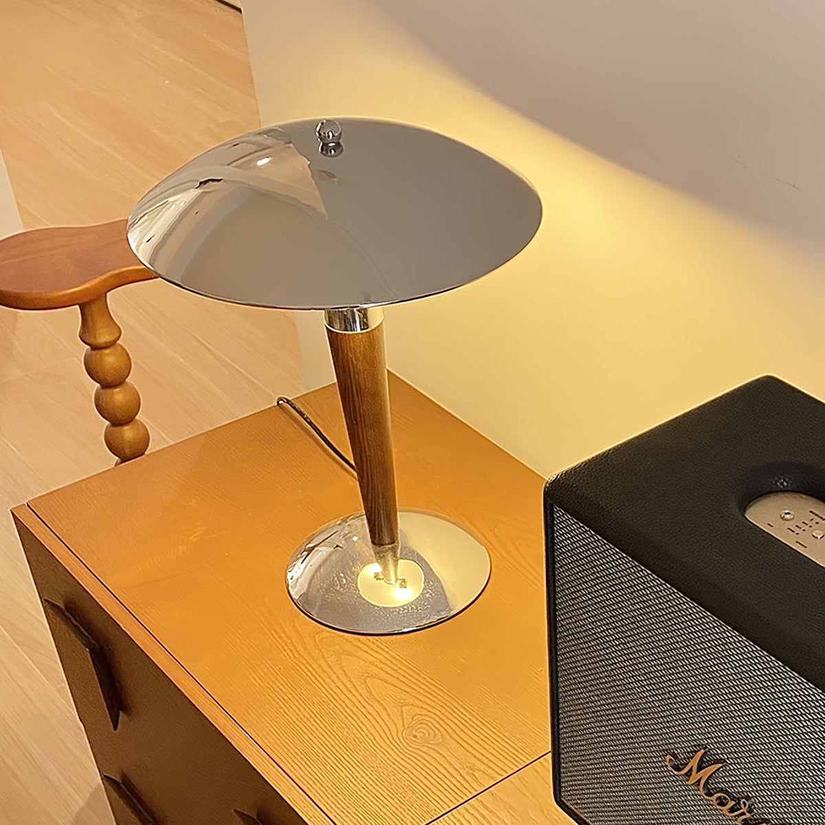 Orion Luxe lampa stołowa w stylu minimalistycznym ze szkła i drewna