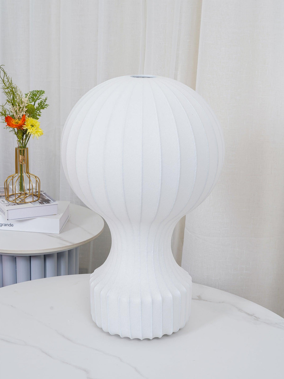 Lirove rzeźbiona lampa stołowa ze stali