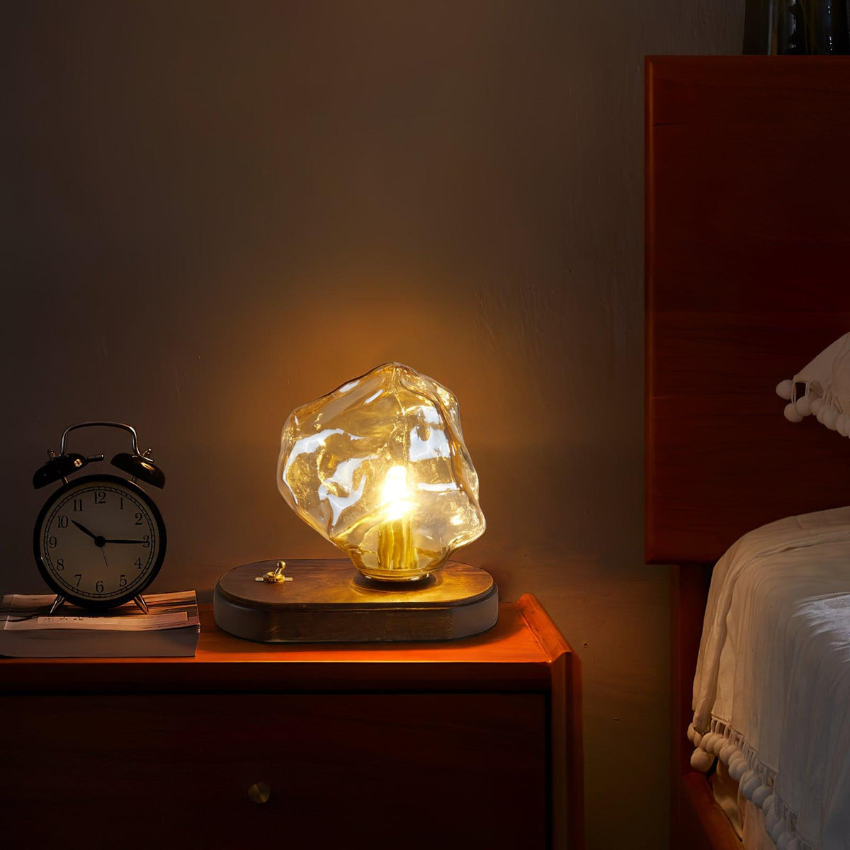 Lampa stołowa Maris ze szkła i drewna