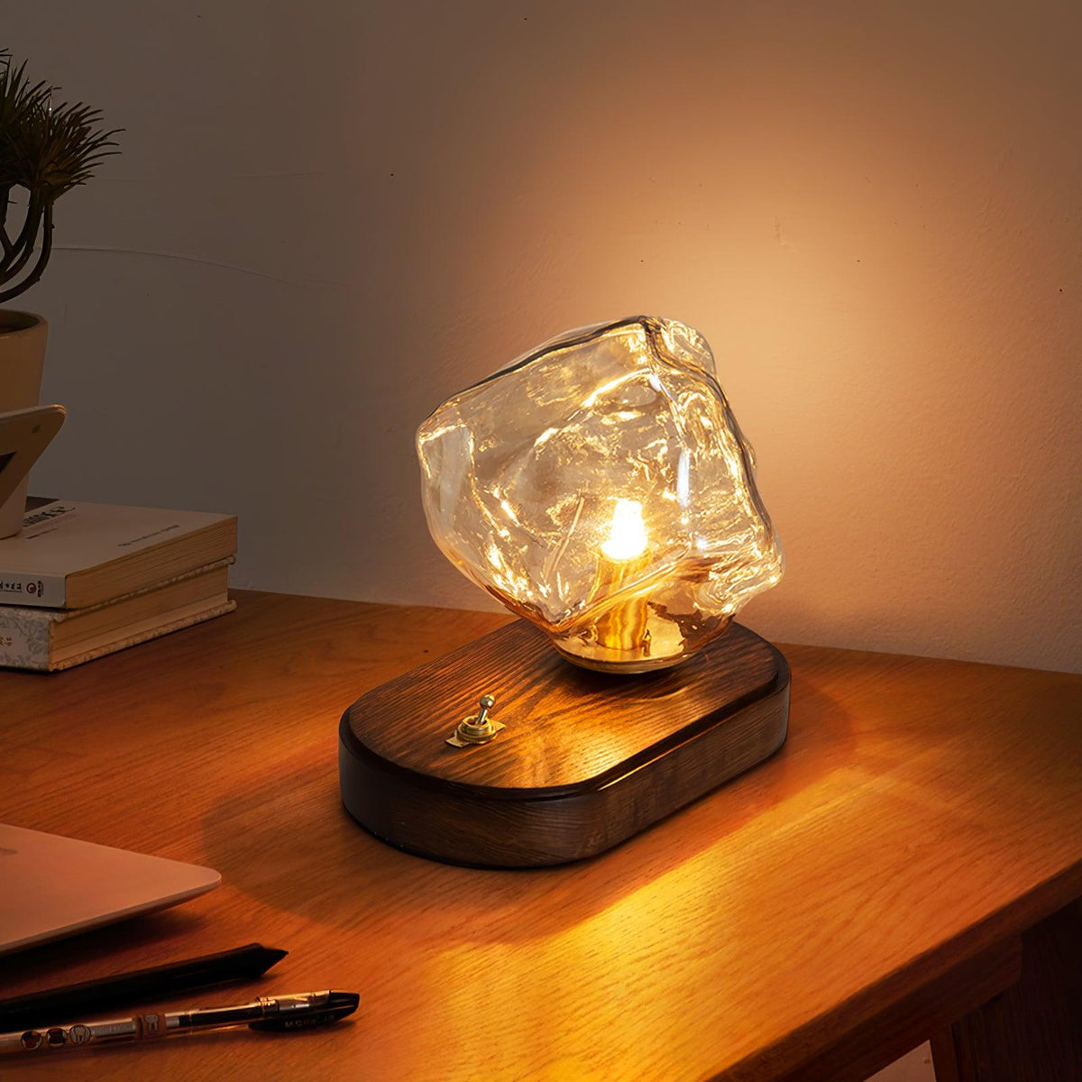 Lampa stołowa Maris ze szkła i drewna