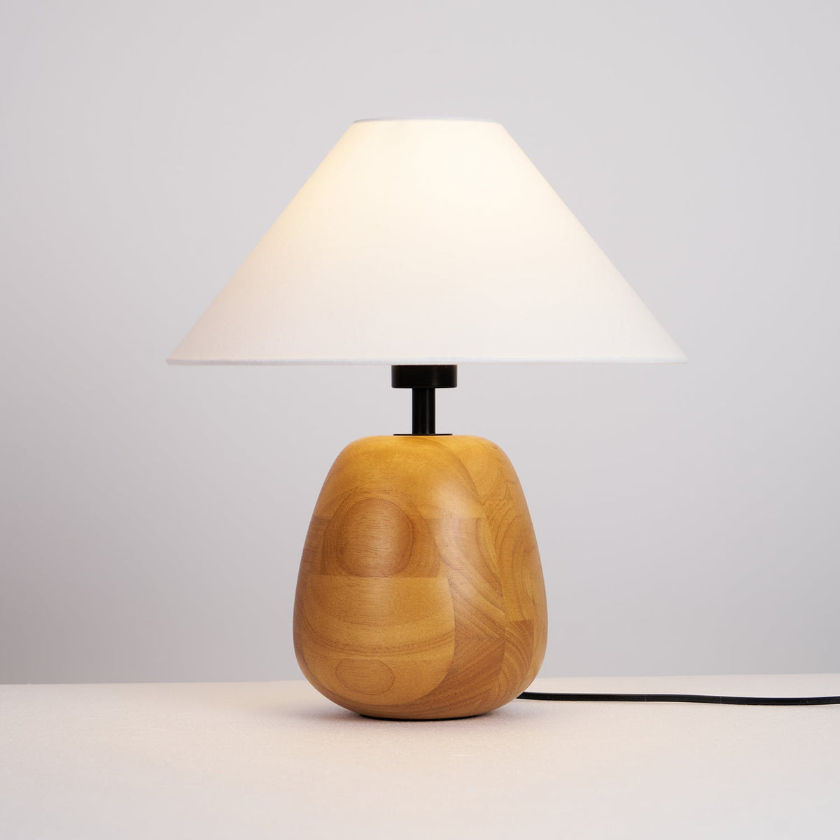 Syloraya nowoczesna lampa stołowa z drewna