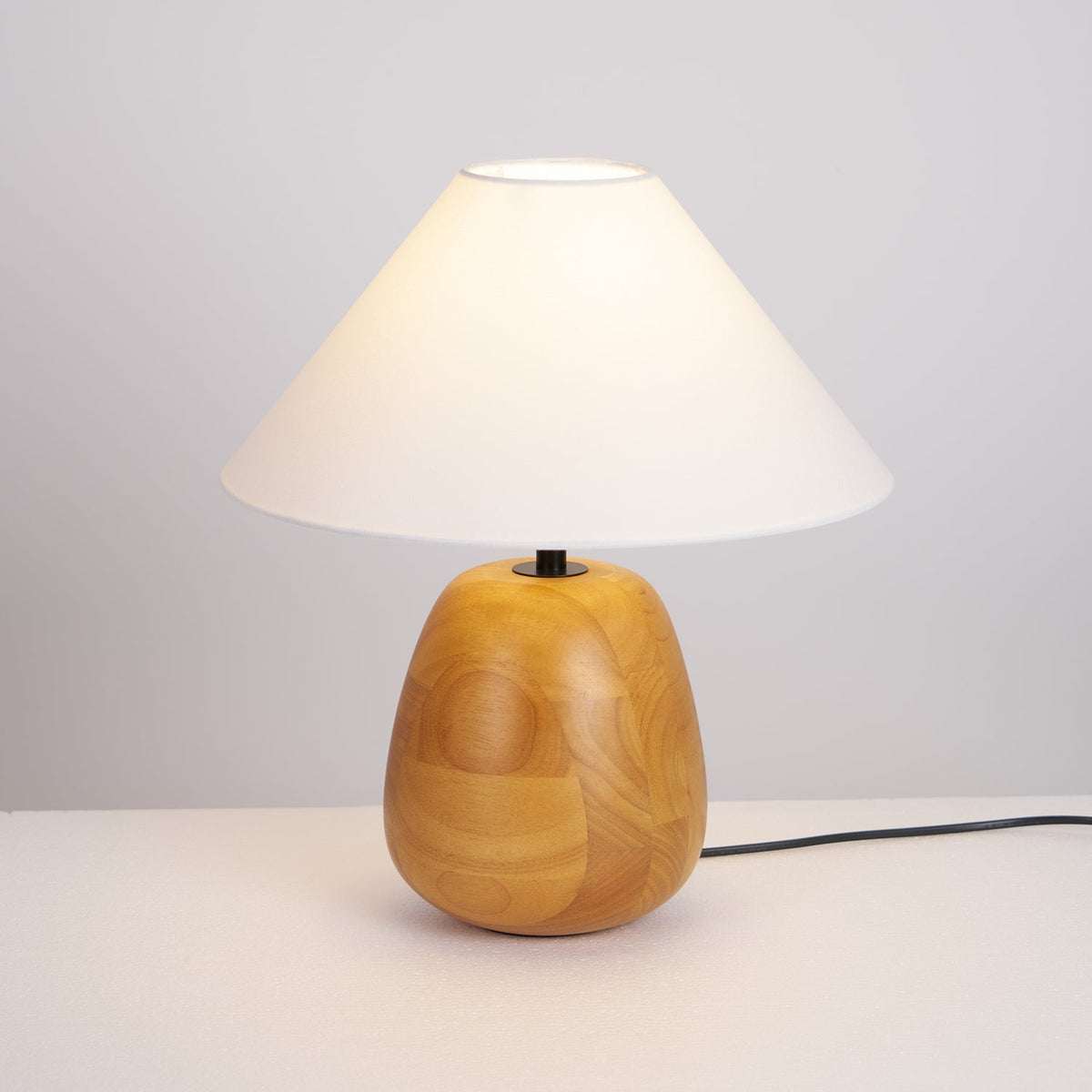 Syloraya nowoczesna lampa stołowa z drewna