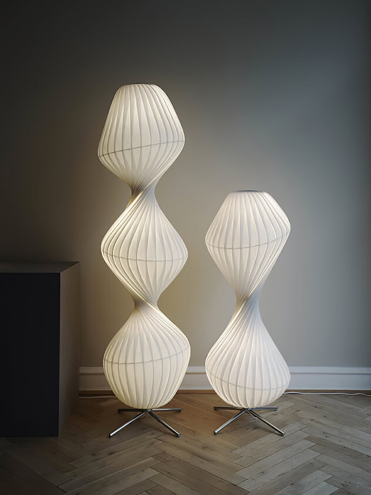 Lampa stojąca Elare z plastiku