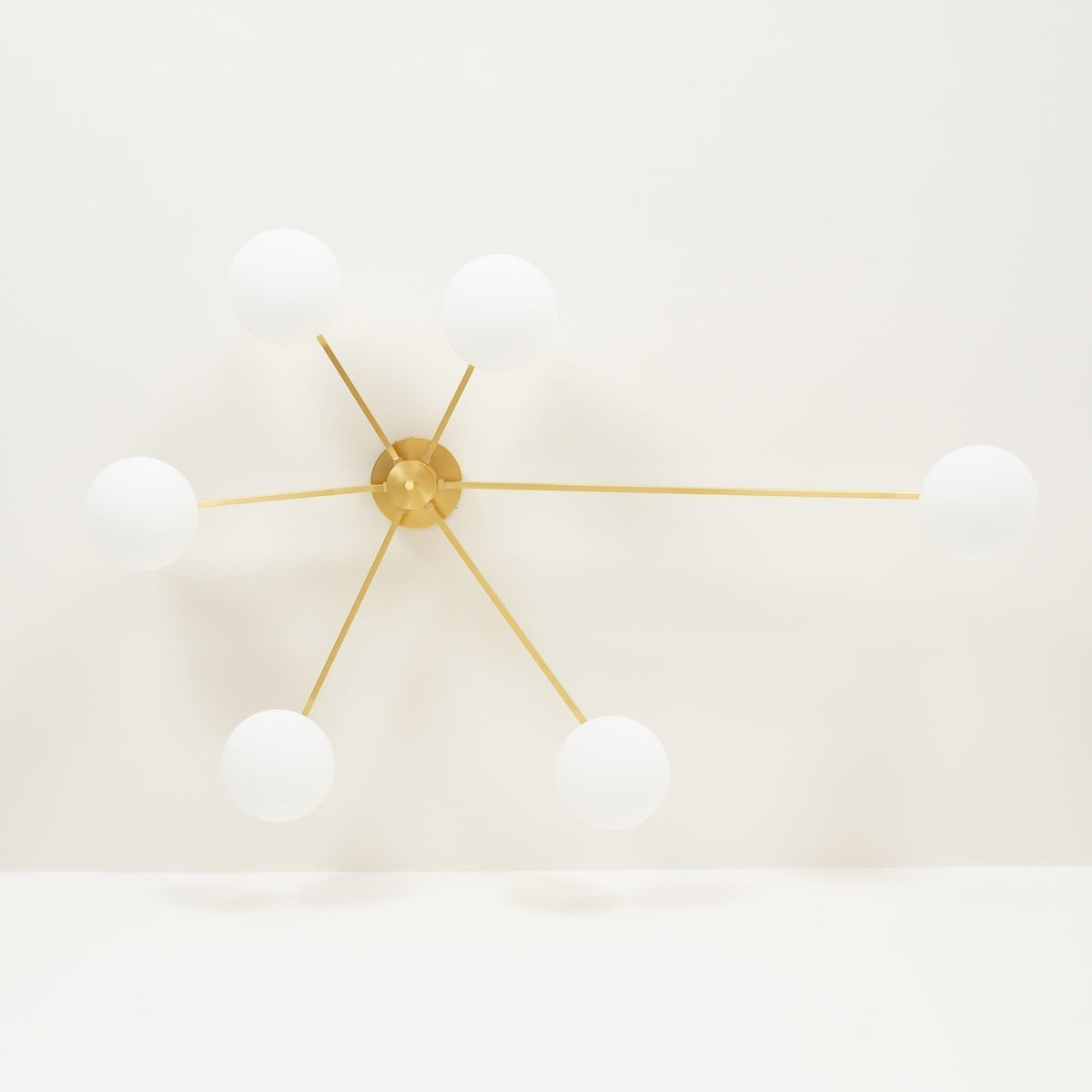 Jania nowoczesna lampa sufitowa ze szkła w kolorze czarnym