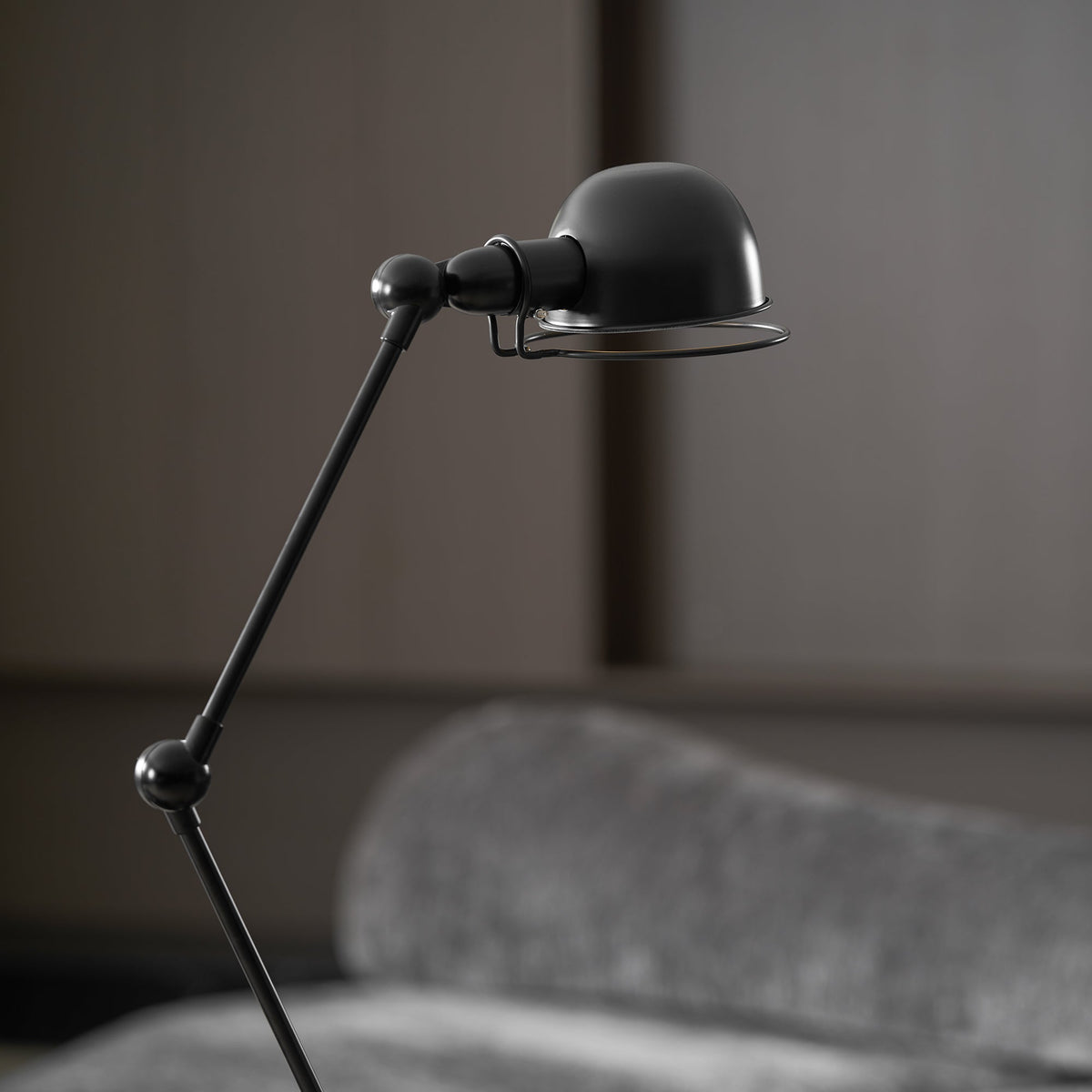 Orelalise lampa stojąca